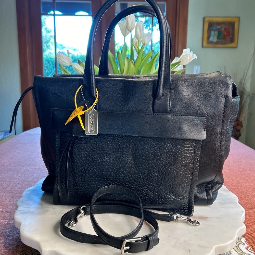 Coach Bleecker Riley Carryall in Black w/both pebble & smooth leather Tote Large